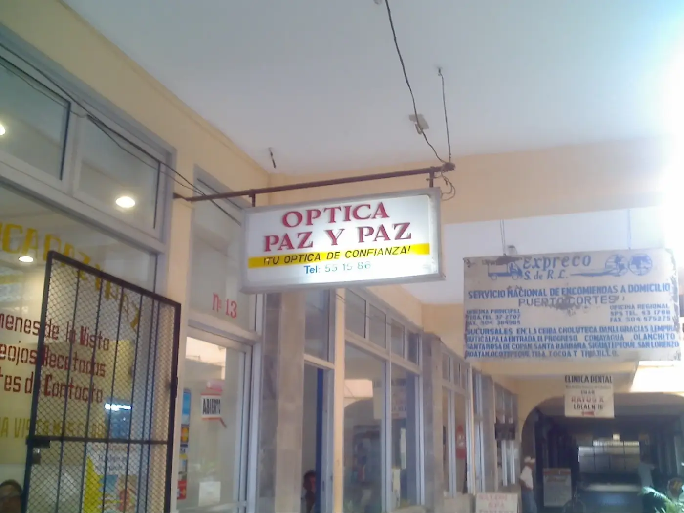 historia optica paz y paz fachada local puert Fachada histórica de Óptica Paz y Paz en Puerto Cortés como parte de la trayectoria institucional de la óptica
