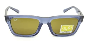 Vista frontal del lente de sol Ray Ban en color azul